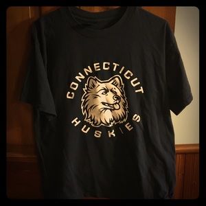 Vintage UConn t-shirt!